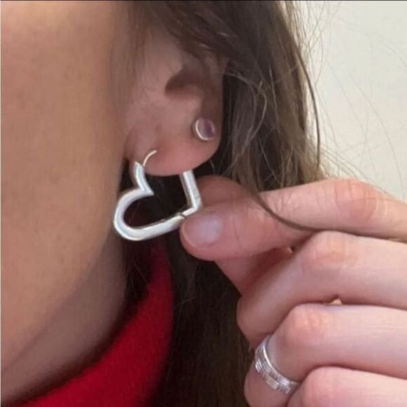 The Statement Heart earrings hoop huggie in 925 silver - Picture 4 of 6
